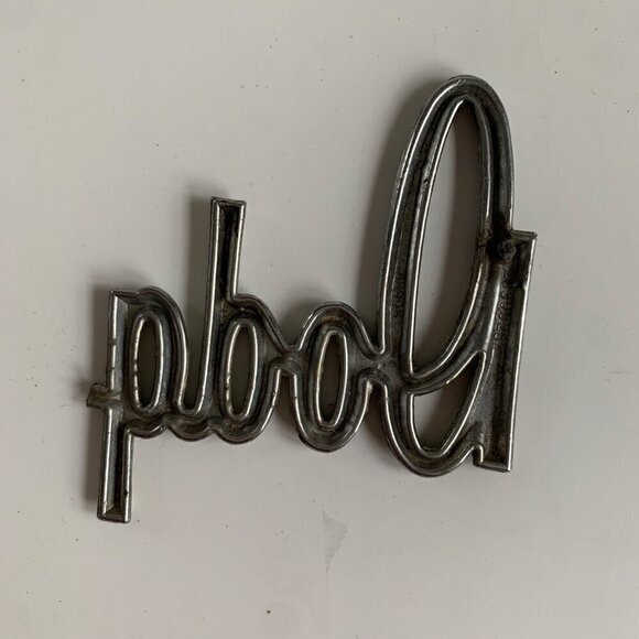 Vintage Dodge Emblem FOR PARTS OR REPAIR - WITHOUT THE "E" - Picture 3 of 3